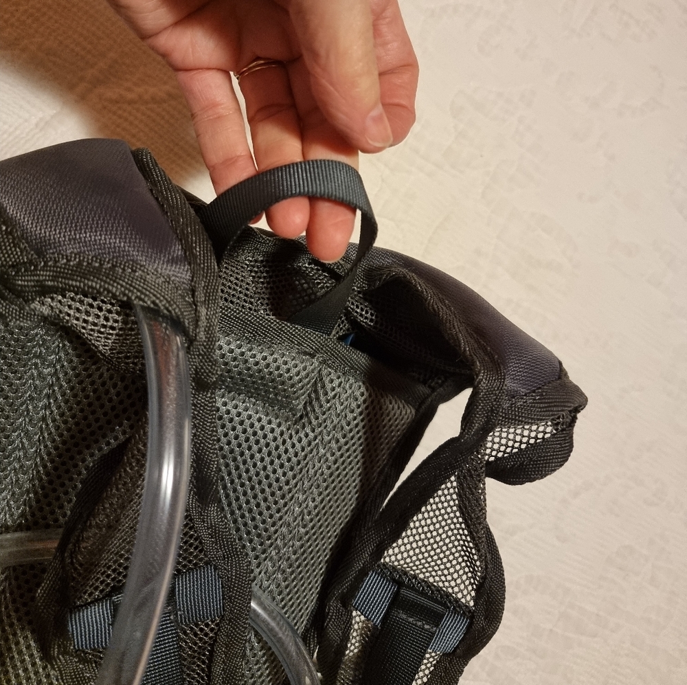🩶Host Pick🩶Escape 2L hydration backpack hiking running - Picture 6 of 16